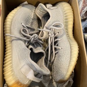 YEEZY BOOST 350 V2